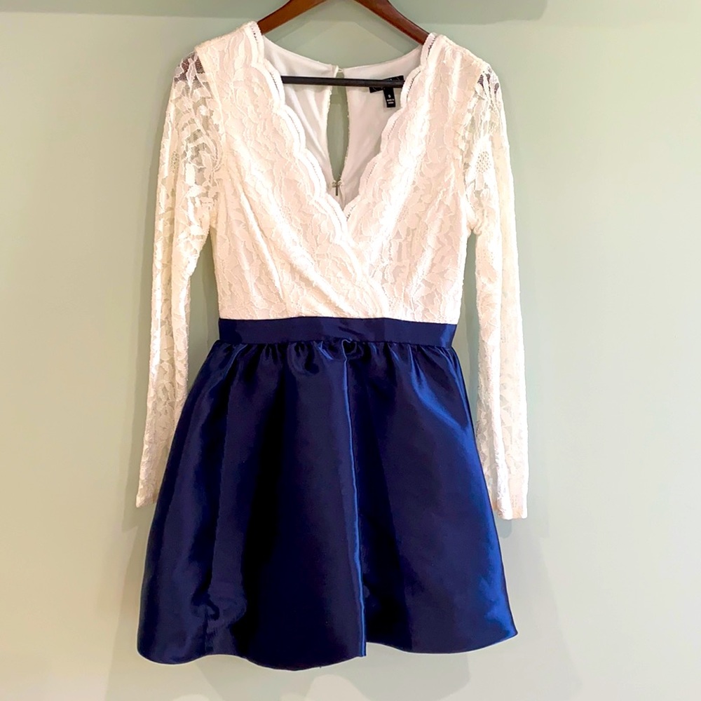 Bottom poof dress with lace sleeves. Size 9.